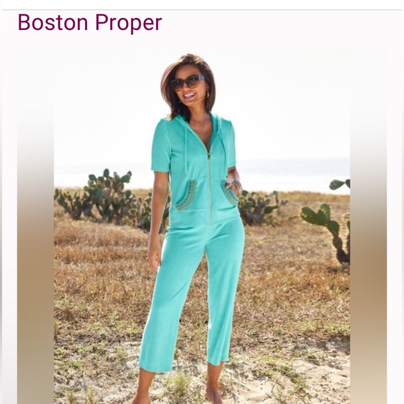 BOSTON PROPER Short Sleeve Hoodie WITH EMBELLISHMENT & Cropped sweat pants - Picture 2 of 16